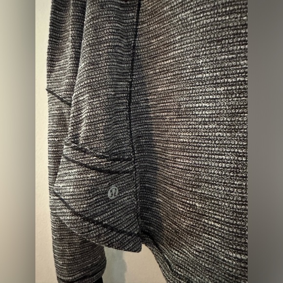 Lululemon jacket/ sweater grey WITH POCKETS/ SIZE 8 - Picture 5 of 7